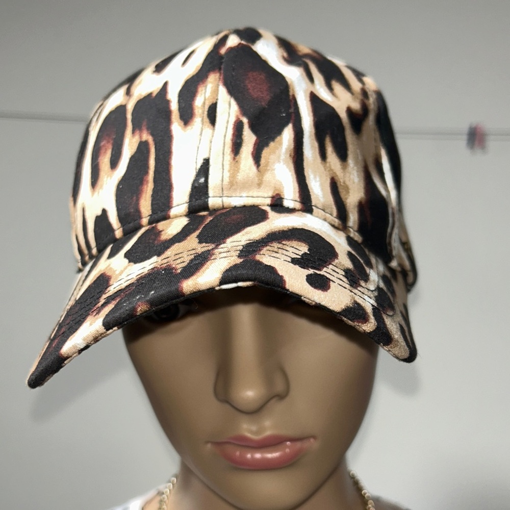 Chic Tweak Leopard Print Women's Cap